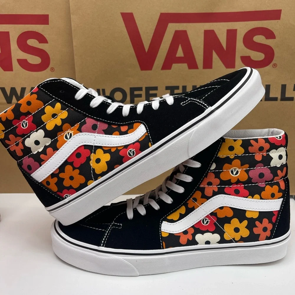 Vans Men’s Sk8-Hi
Flower Black/Multi Sneakers
VN000D5IBML
Floral High-Top - Picture 1 of 16